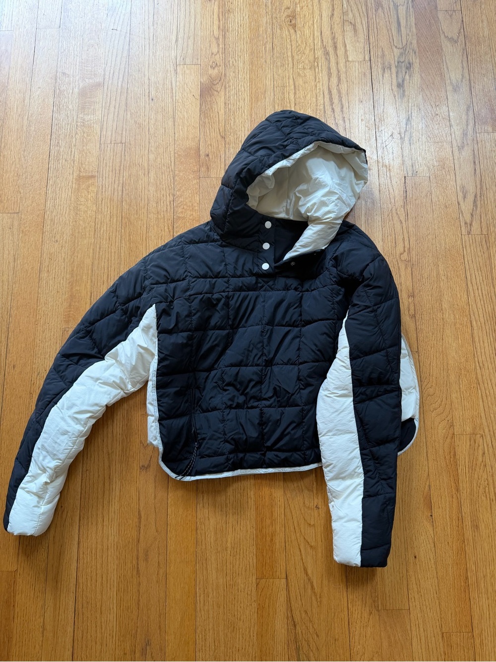 NWOT Flex Black and White Quilted Hooded cropped Puffer Jacket